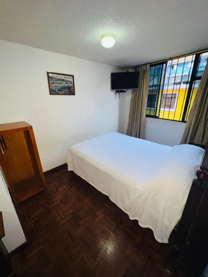 كويتو Hotel Estrellita Inn Alameda المظهر الخارجي الصورة